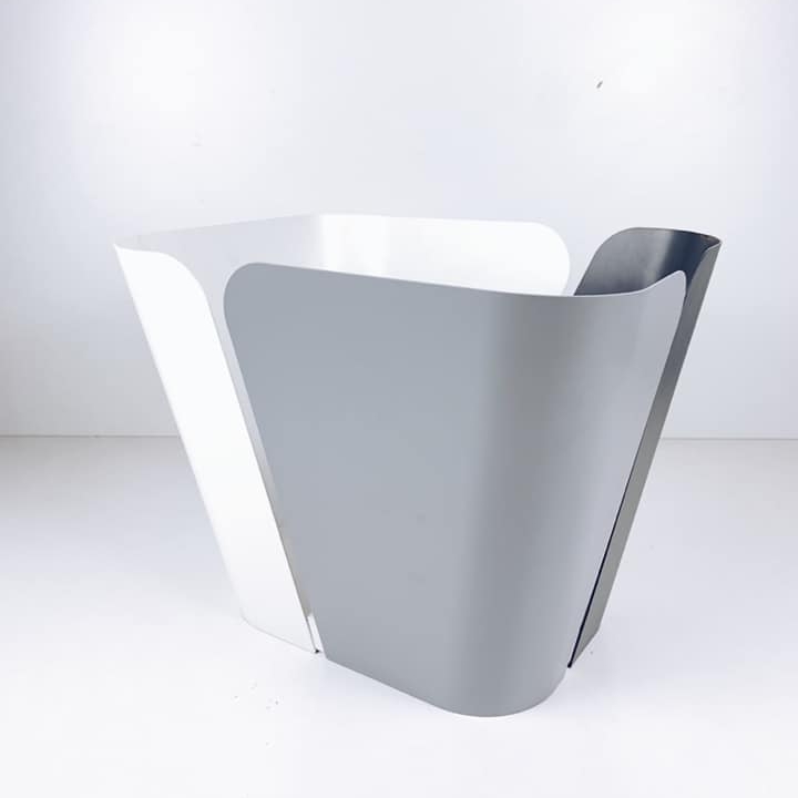 Кошик для журналів/газет сіро-білий метал SF-047