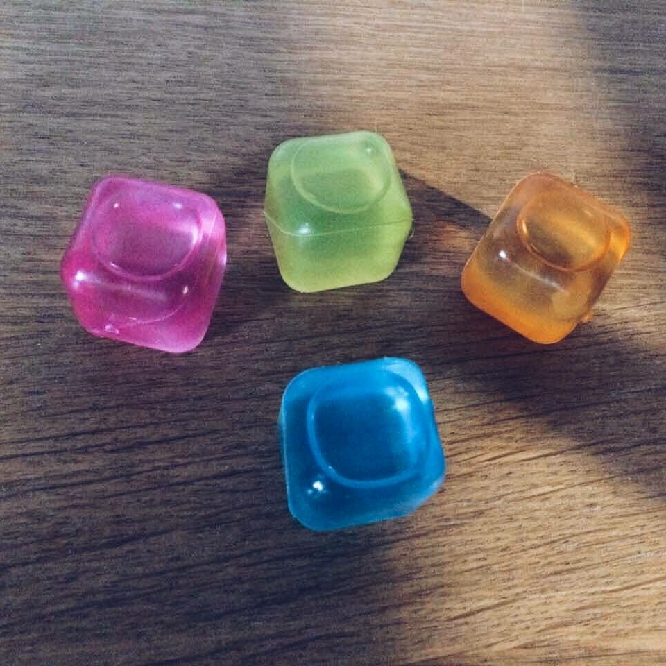 Кубики кольорові для охолодження напоїв пластик BB-026