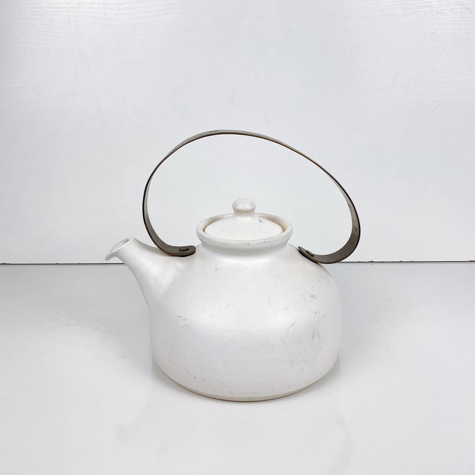 Чайник великий білий кераміка KH-214