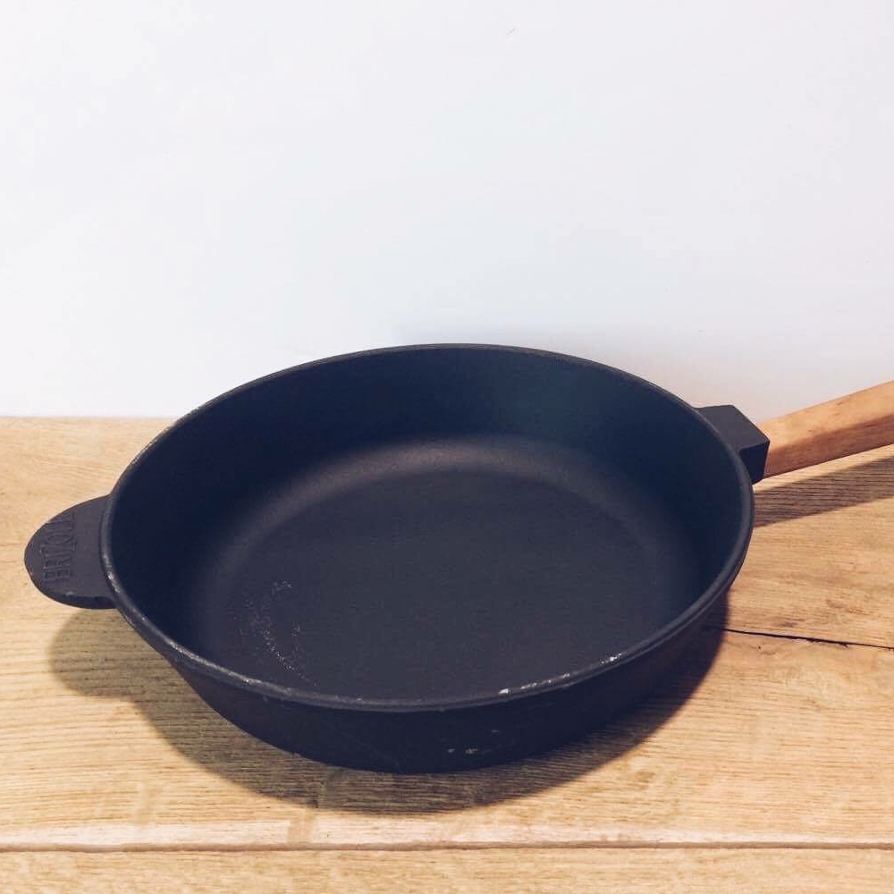 Сковорідка чавунна з ручкою KH-216