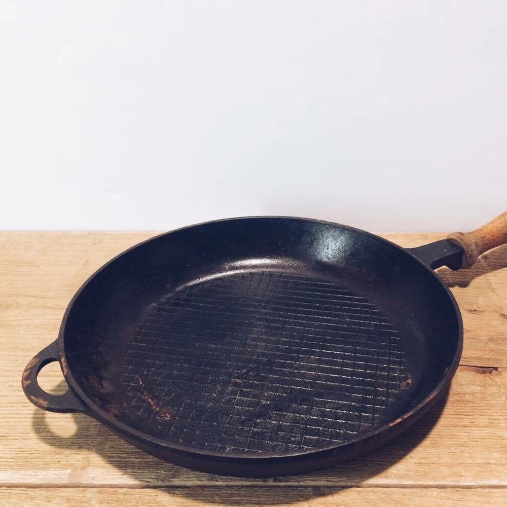 Сковорідка чавунна з ручкою KH-218