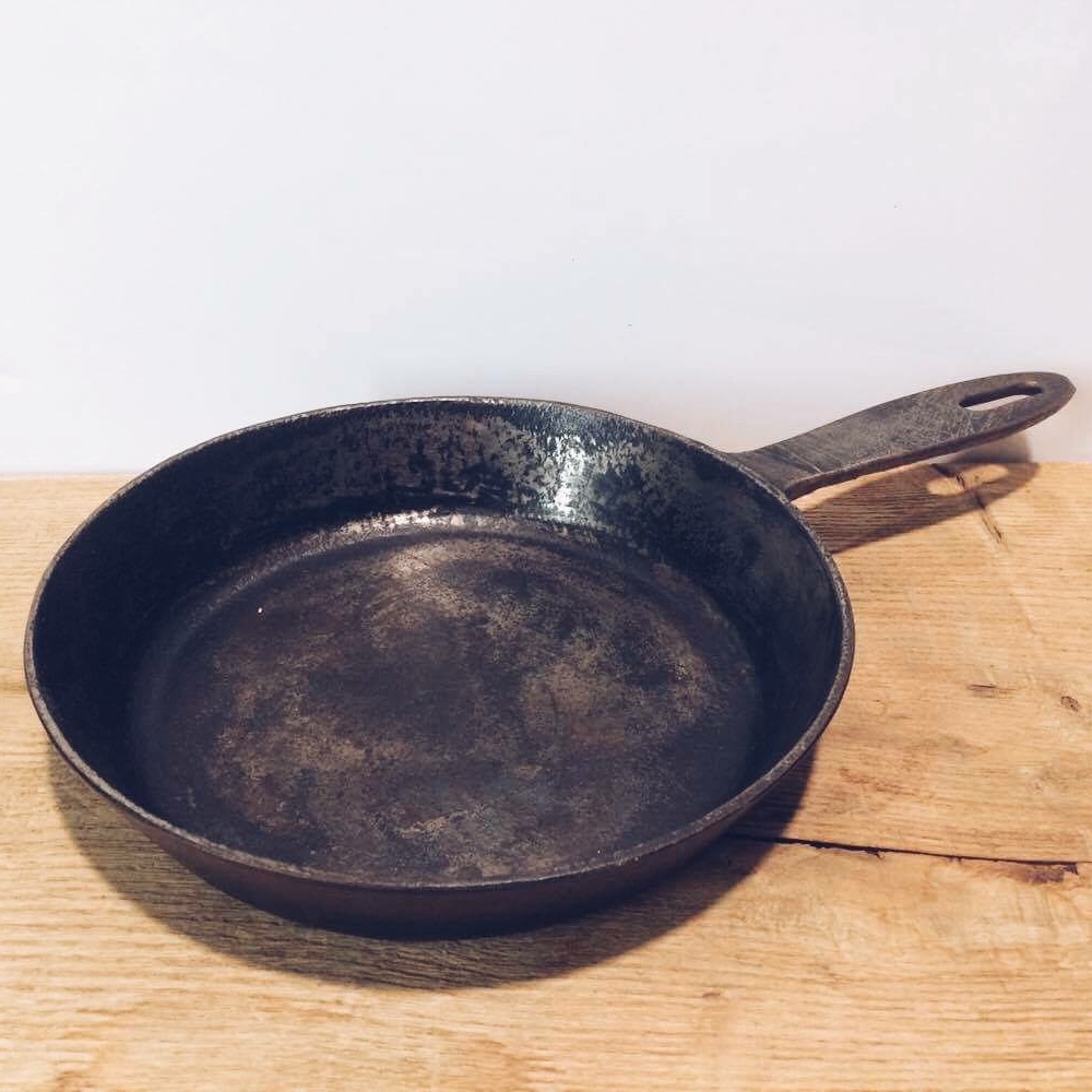 Сковорідка чавунна з ручкою KH-219