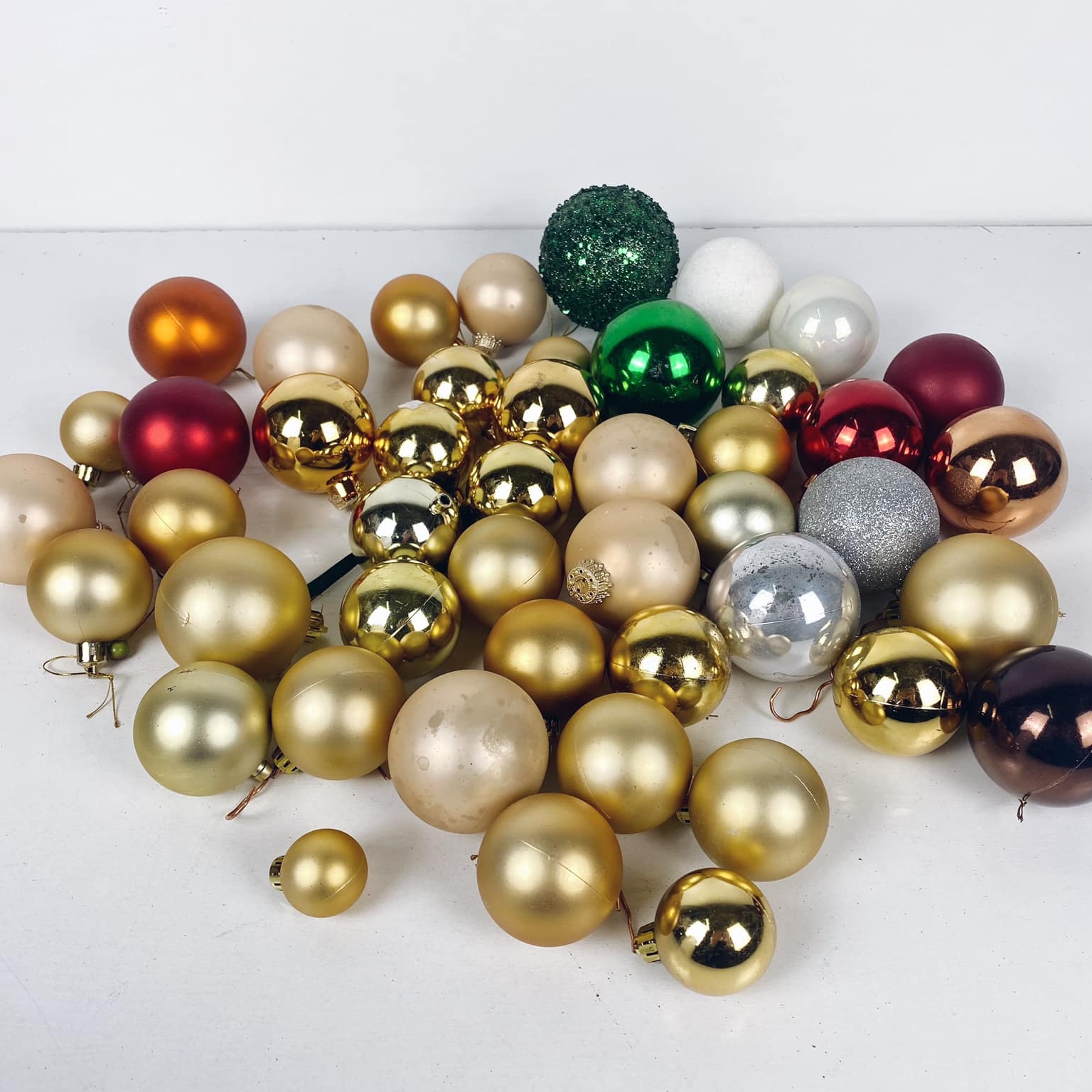 Ялинкова прикраса куля мікс різнокольоровий/золото