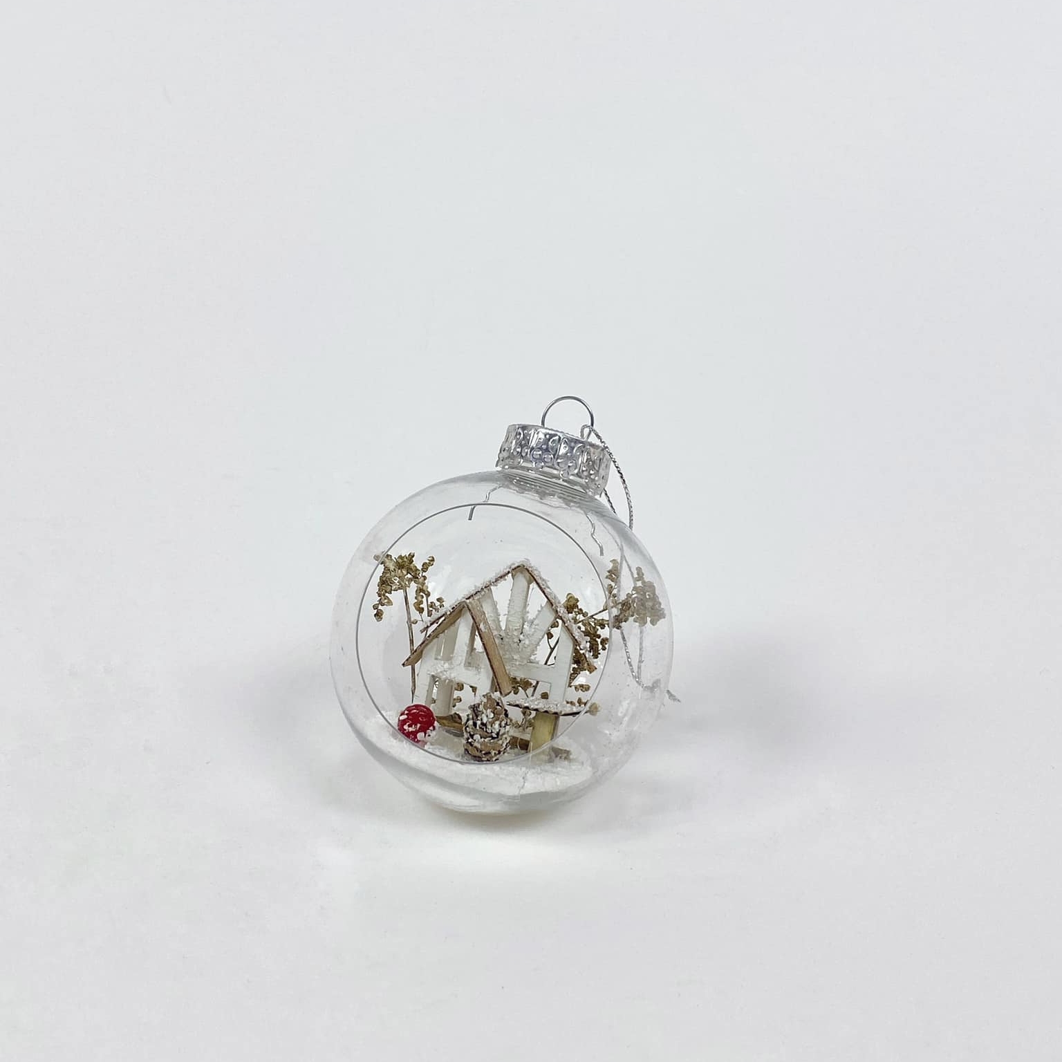 Ялинкова прикраса Засніжений будиночок у скляній кулі