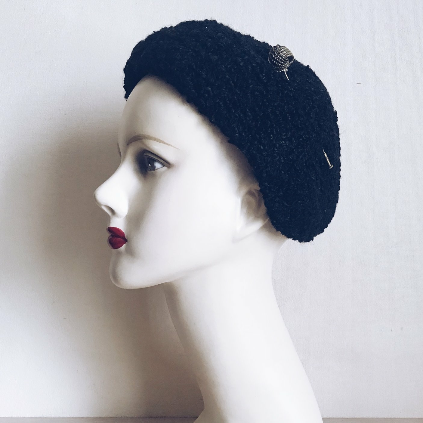 Капелюшок 1940-50х років чорний з старовинною шпилькою хутро