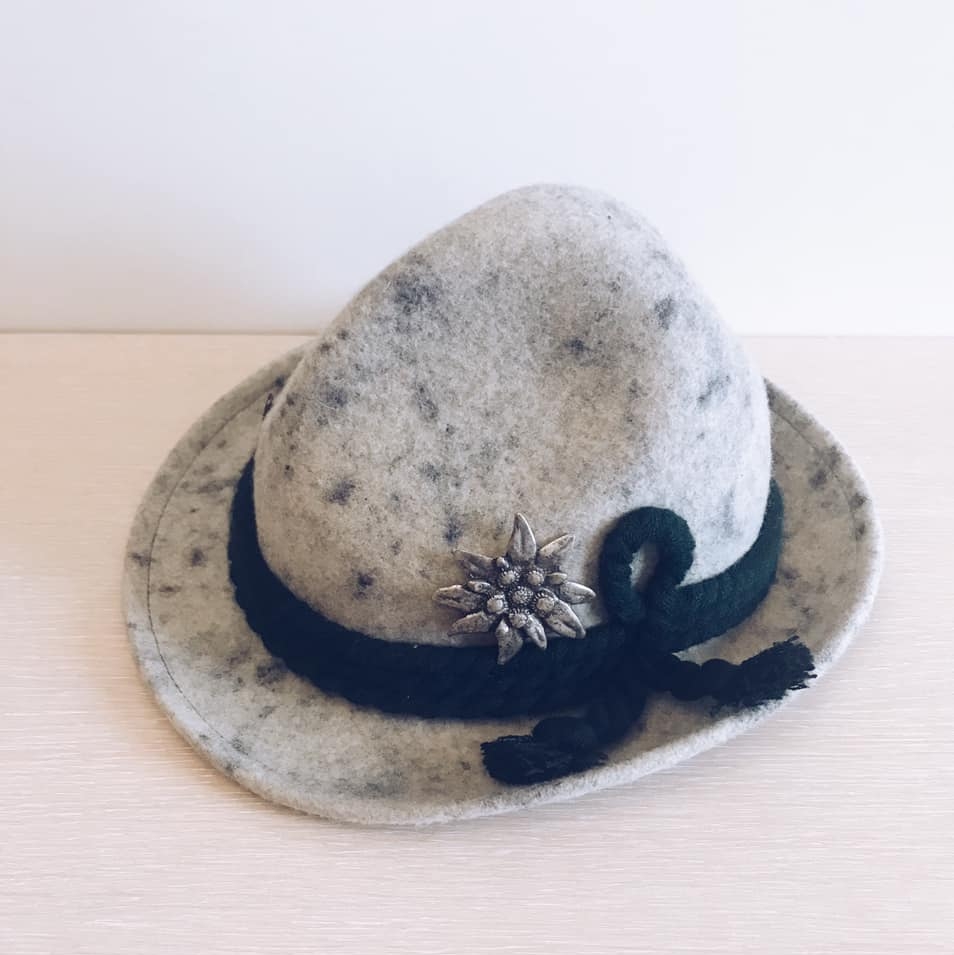 Капелюх егерський сірий фетр значки