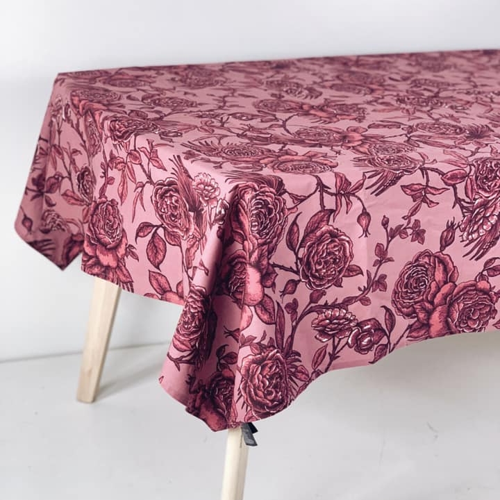 Скатертина рожева принт Троянди TT-200