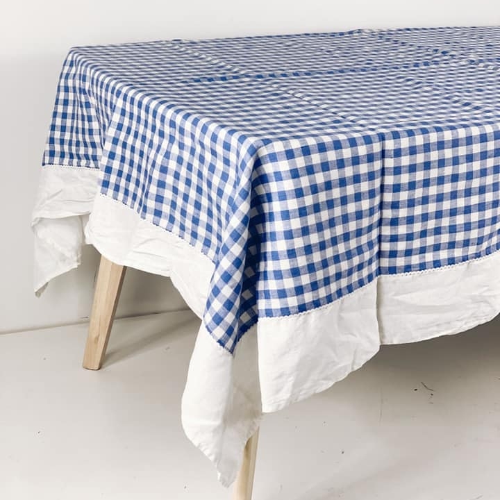 Скатертина у клітинку з широкою каймою синьо-біла льон TT-202