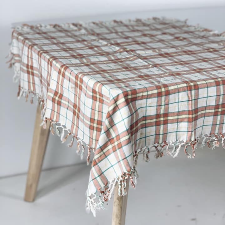 Скатертина мала у клітинку з китицями коричневий/білий льон TT-160