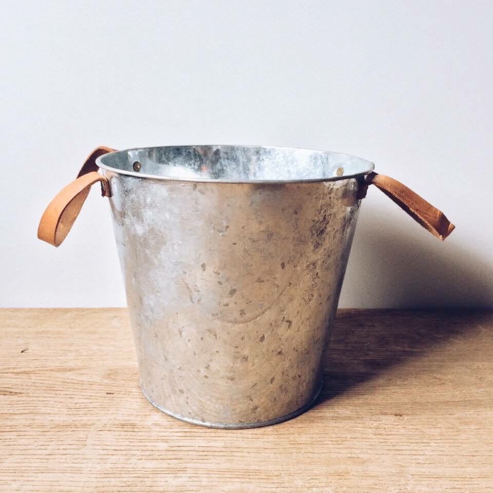 Відерце-кашпо декоративне з шкіряними ручками метал 2