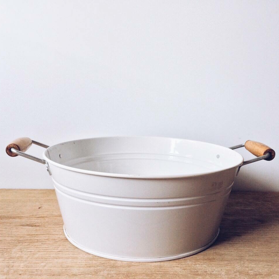 Ємність з 2-ручками біла метал/емаль