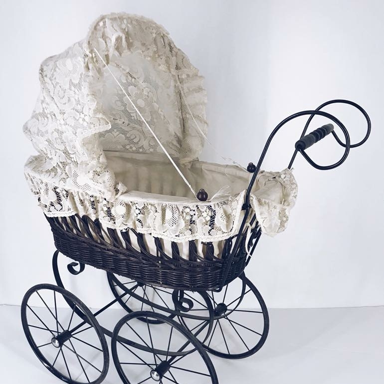 Коляска для ляльки плетена лоза/гіпюр/метал вінтаж 1