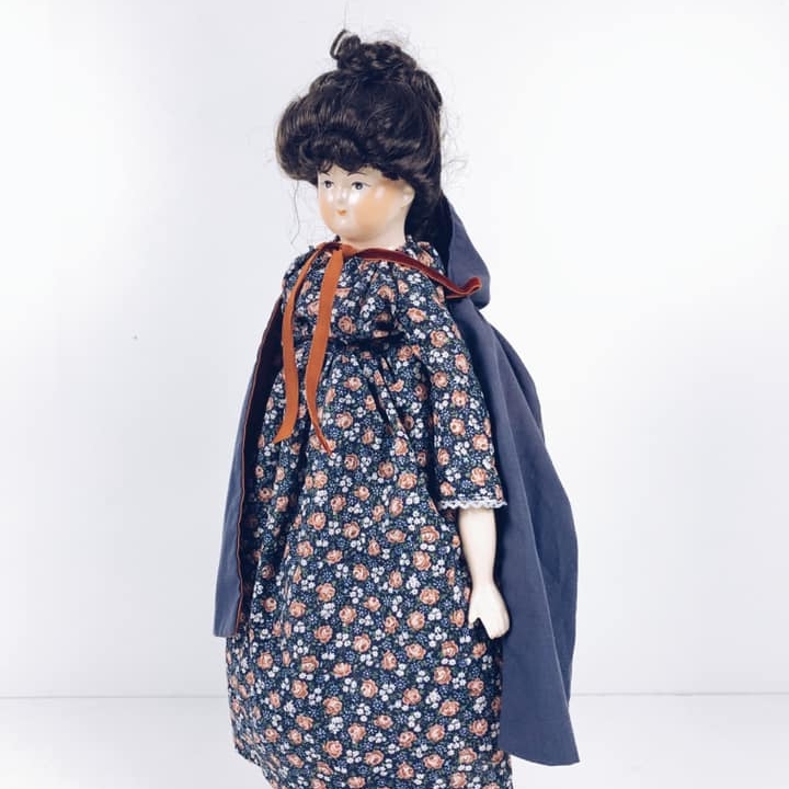 Лялька Дівчина у синій квітчастій сукні порцеляна/текстиль вінтаж 10