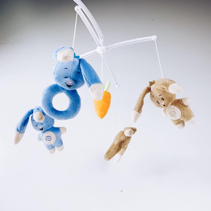 Мобіль дитячий Зайці на ліжечко 1