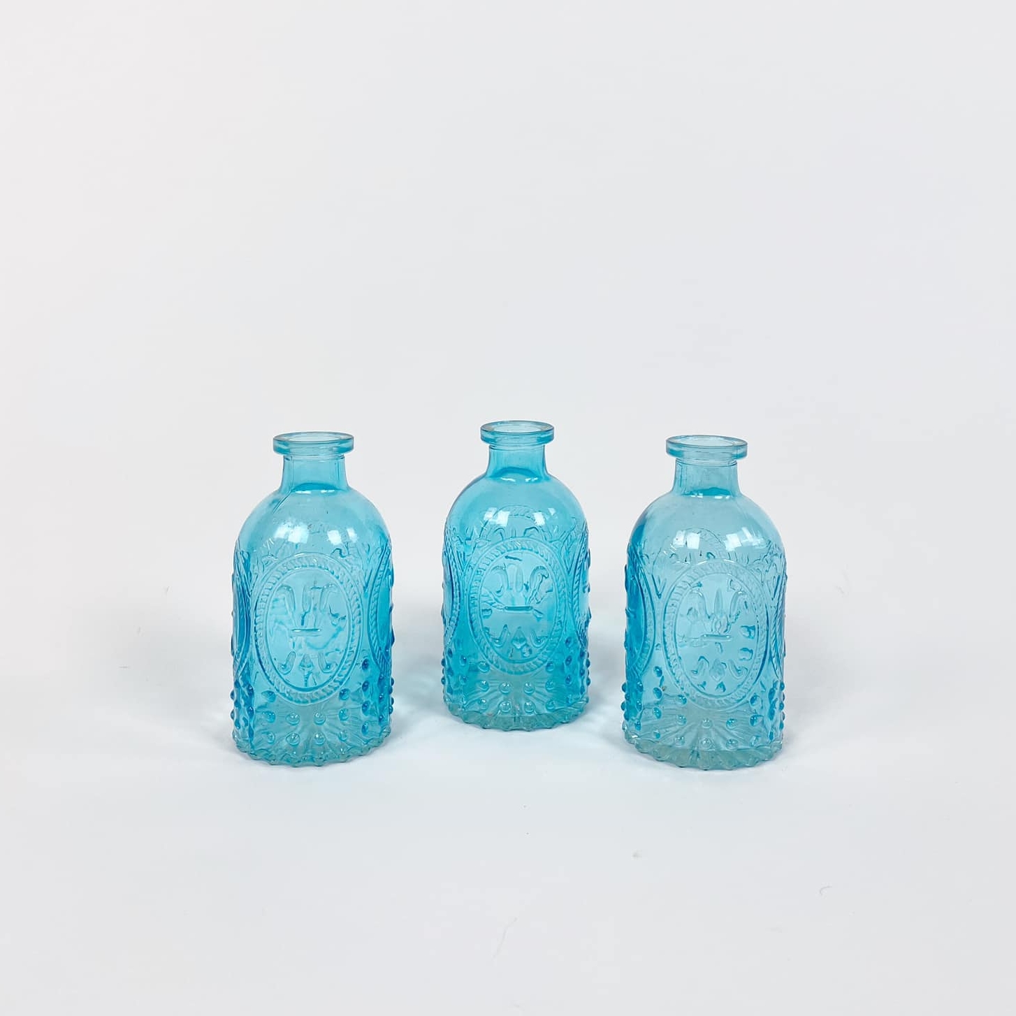 Пляшка декоративна рельєфна блакитне скло KF-088
