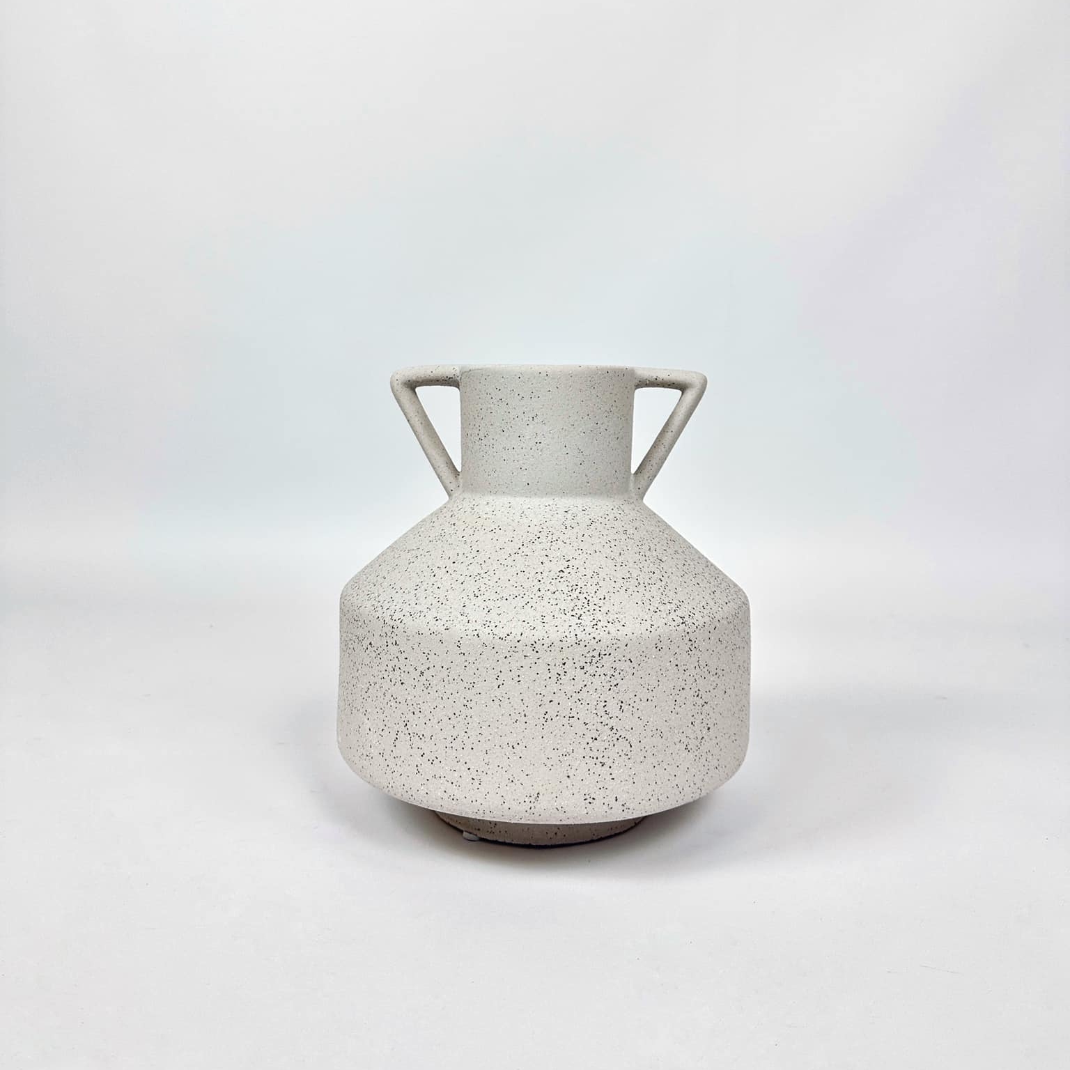 Ваза з 2 ручками беж кераміка VA-445