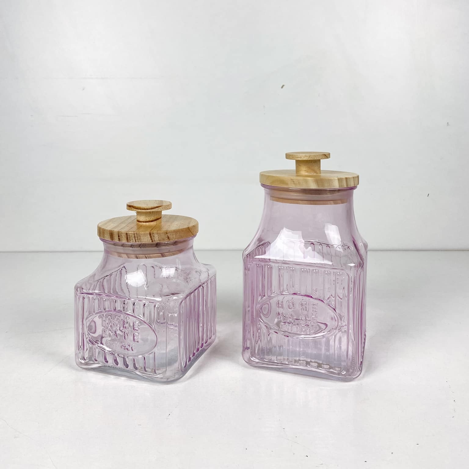 Банка для печива/сипучих рельєфне рожеве скло KB-075