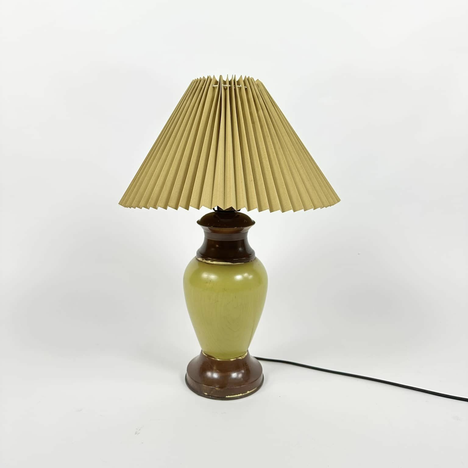 Лампа настільна вінтаж гофрований абажур LT-268