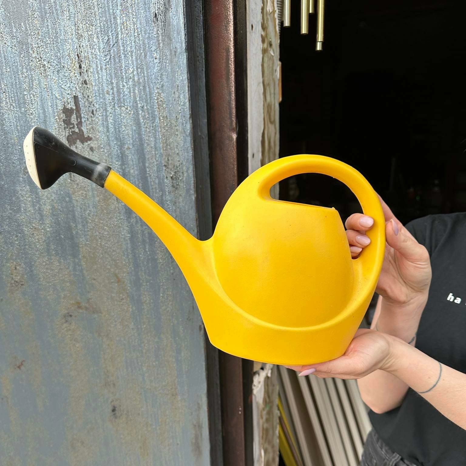Лійка для рослин жовта пластик