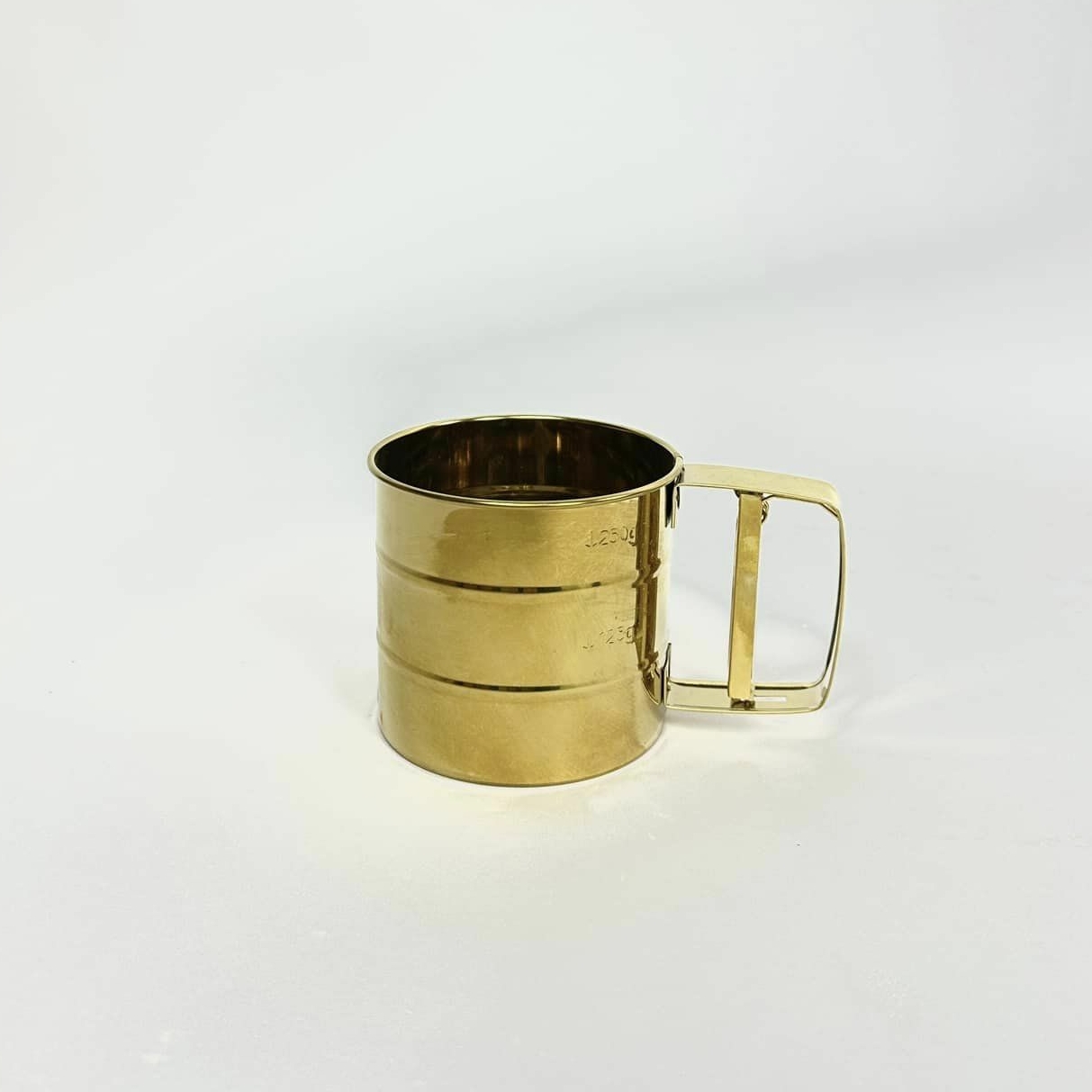 Кружка-сито для просіювання муки метал золото KH-225