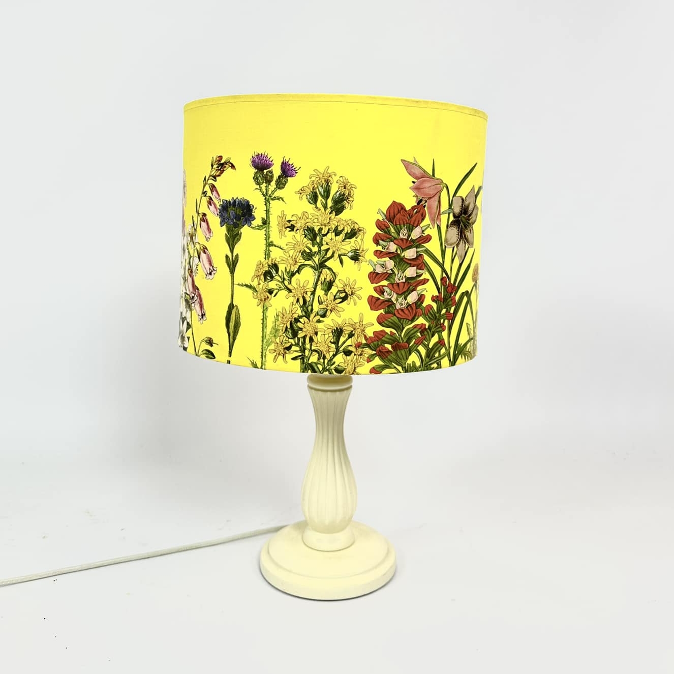 Лампа настільна абажур жовтий з квітами LT-275
