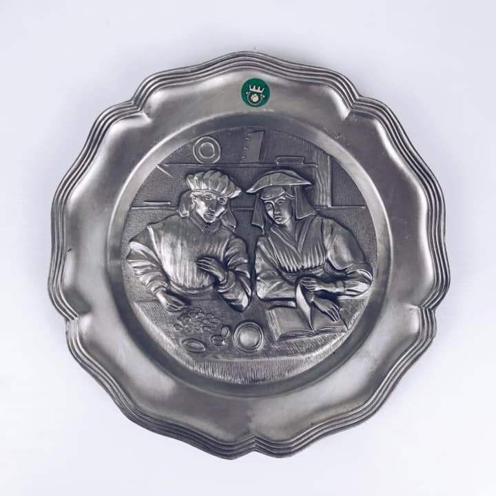 Тарілка декоративна рельєф Сімейний портрет олово вінтаж SV-010