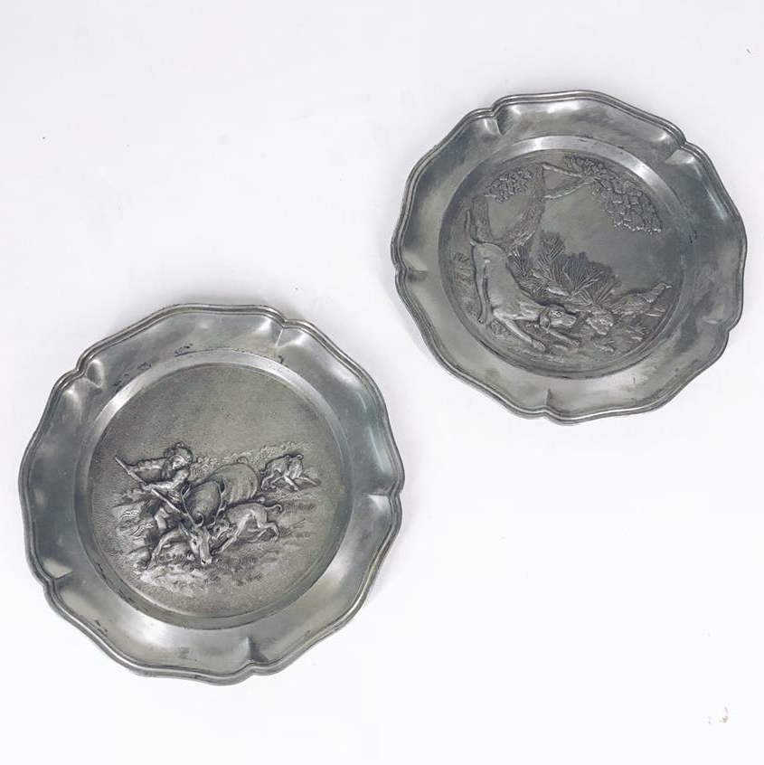 Тарілка декоративна рельєф Полювання олово вінтаж SV-014