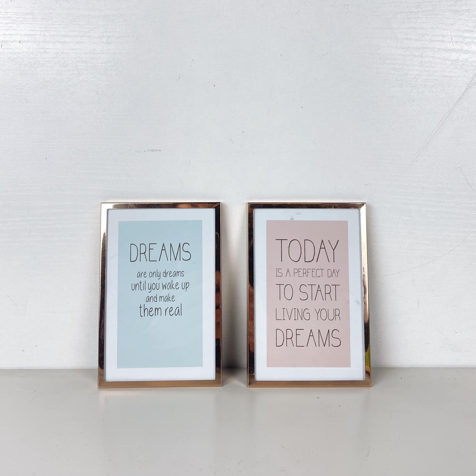 Текстовий принт у рамці золото метал AR-712