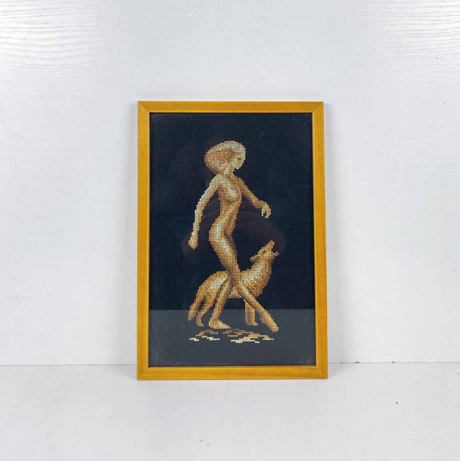 Вишивка Дівчина з вовком в рамкі AR-904