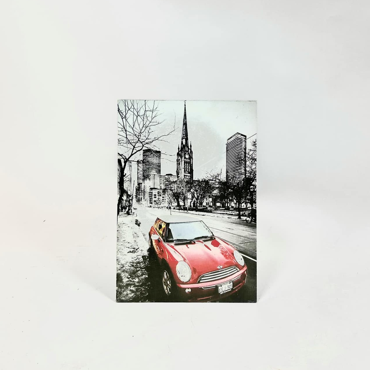 Фотопостер Міський пейзаж з червоною автівкою AR-937