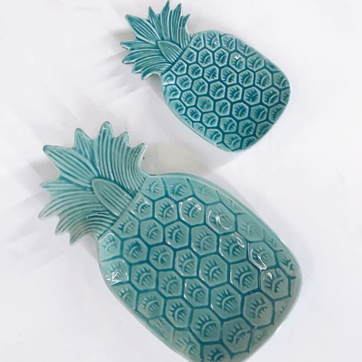 Тарілка Ананас блакитний рельєфний кераміка PP-043
