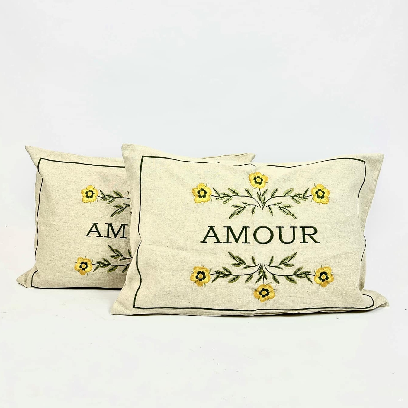 Подушка декоративна прямокутна з вишивкою Amour /квіти бавовна PW-396