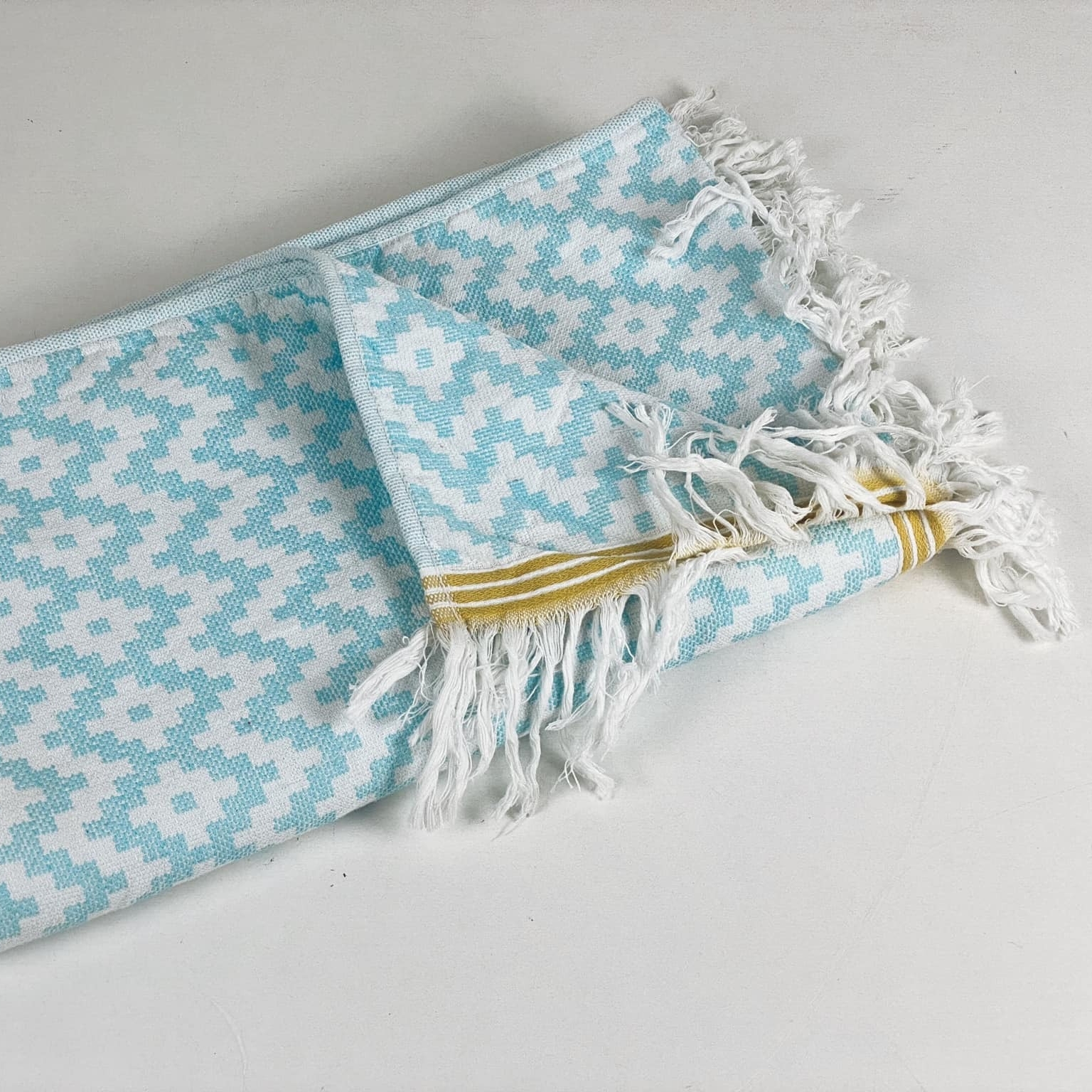 Рушник пляжний блакитний/білий орнамент бавовна