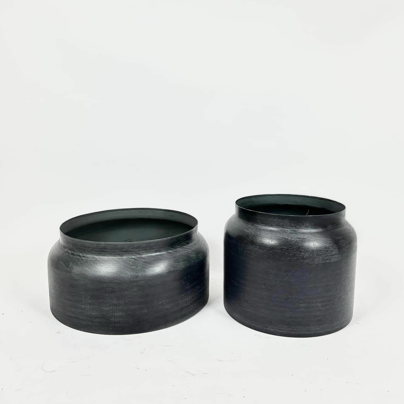 Кашпо широке чорний метал з патиною