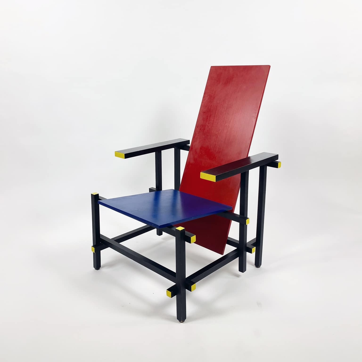 Крісло Red and Blue Chair Герріта Рітвельда дерево CH-157