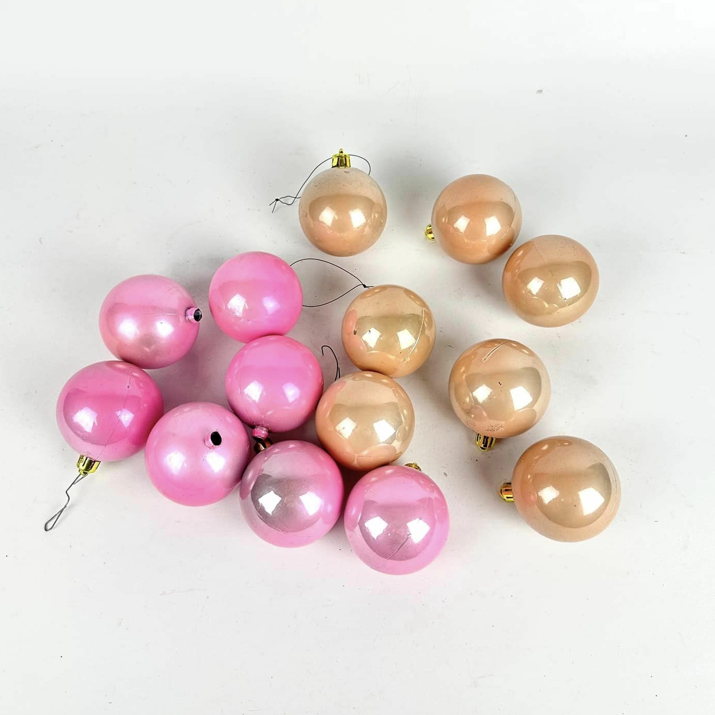 Ялинкова прикраса куля беж/рожева пластик