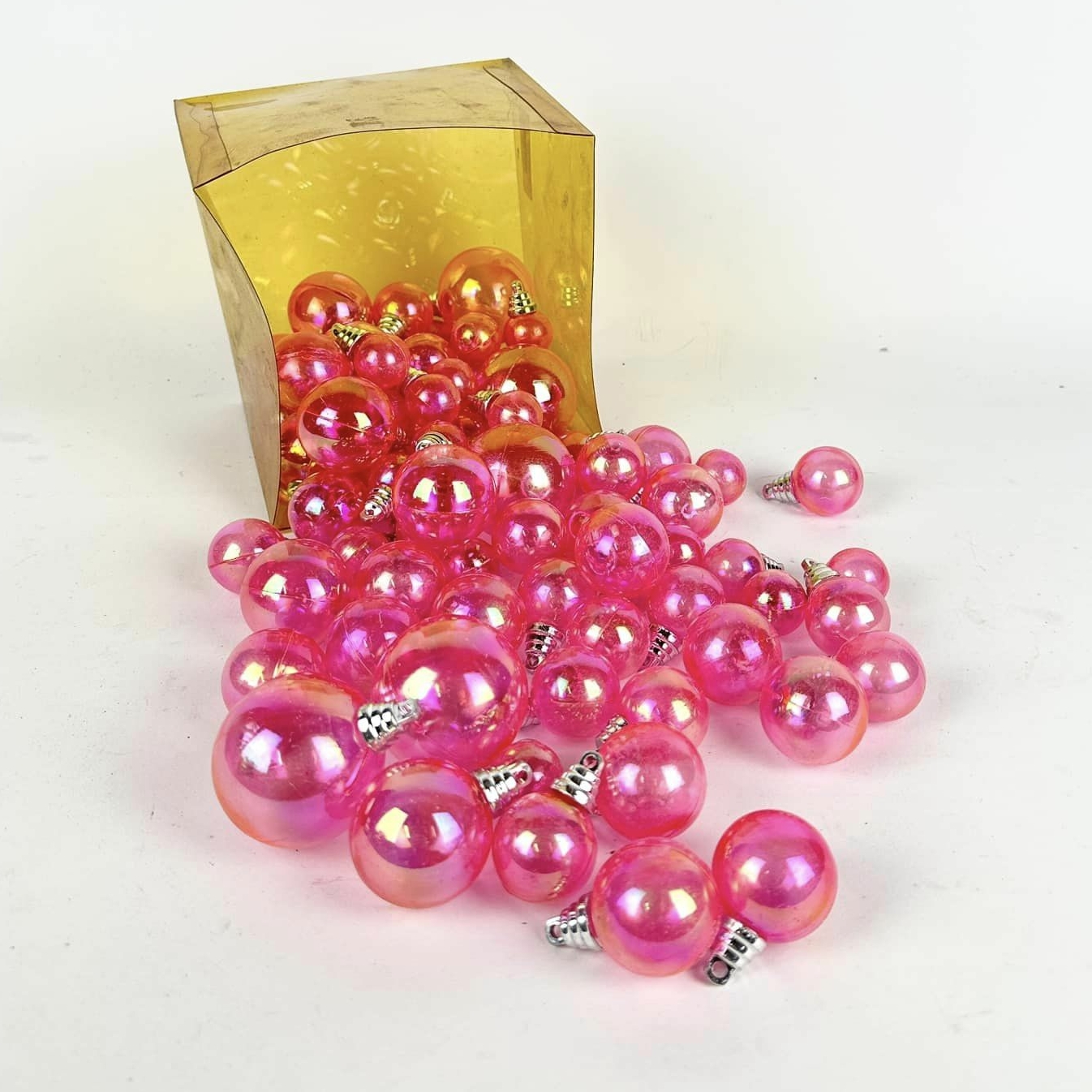 Ялинкова прикраса куля яскраво-рожева пластик