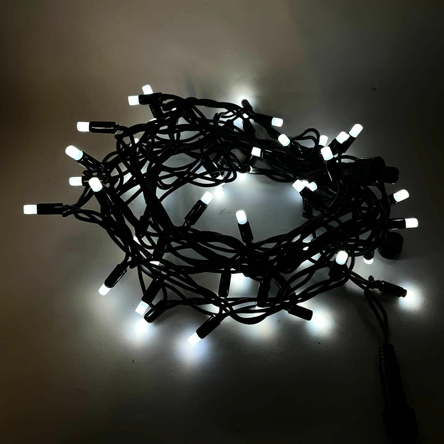 LED-гірлянда чорна холодне біле світло