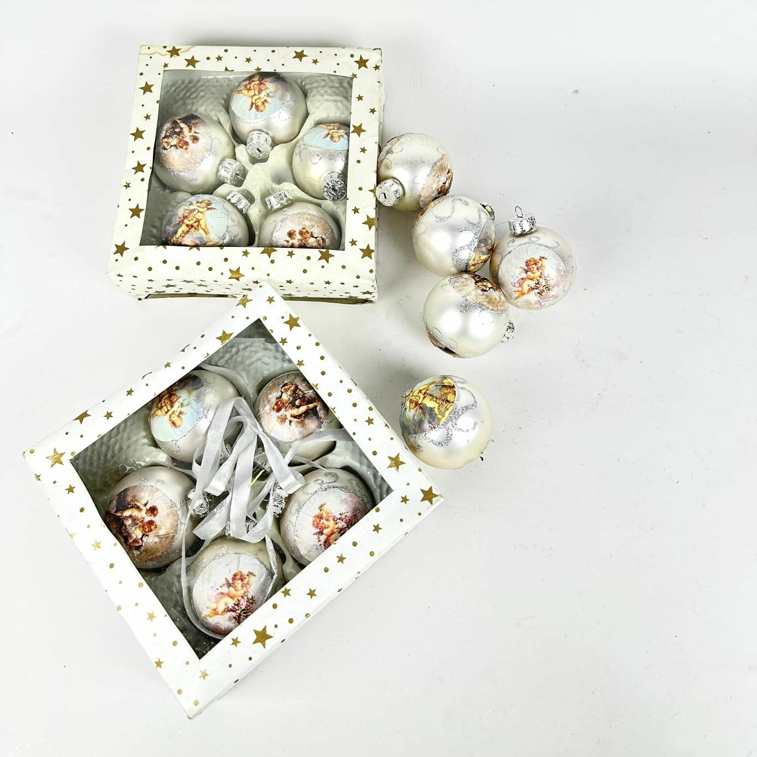 Ялинкова прикраса куля біла з ангеликами