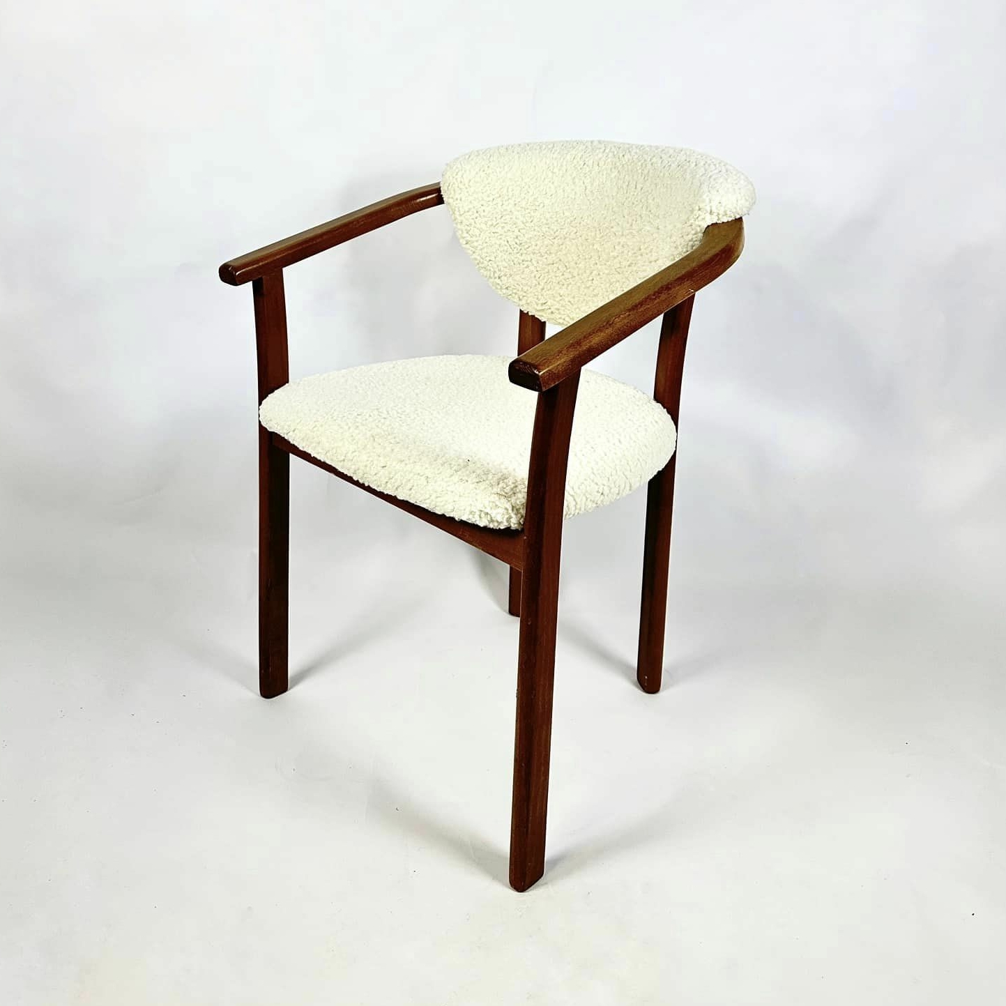 Стілець з підлокітниками, дерево/букле молочний ST-135