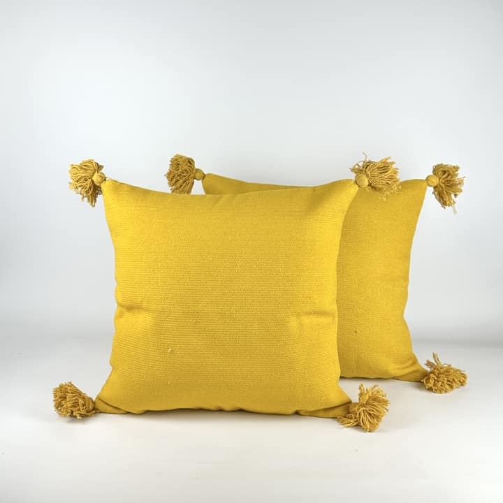 Подушка декоративна жовта з китицями PW-404