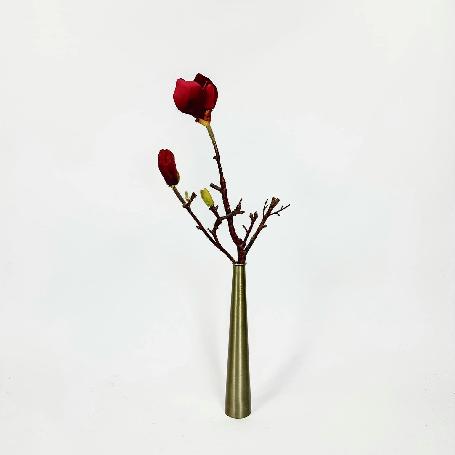 Ваза конічна метал з штучною квіткою VA-461