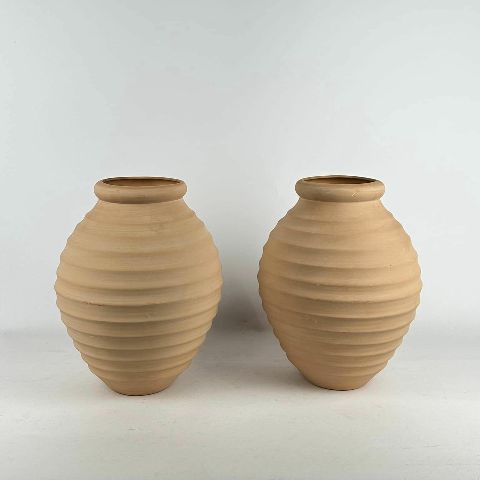 Ваза св-коричнева рельєфні смуги кераміка VA-462