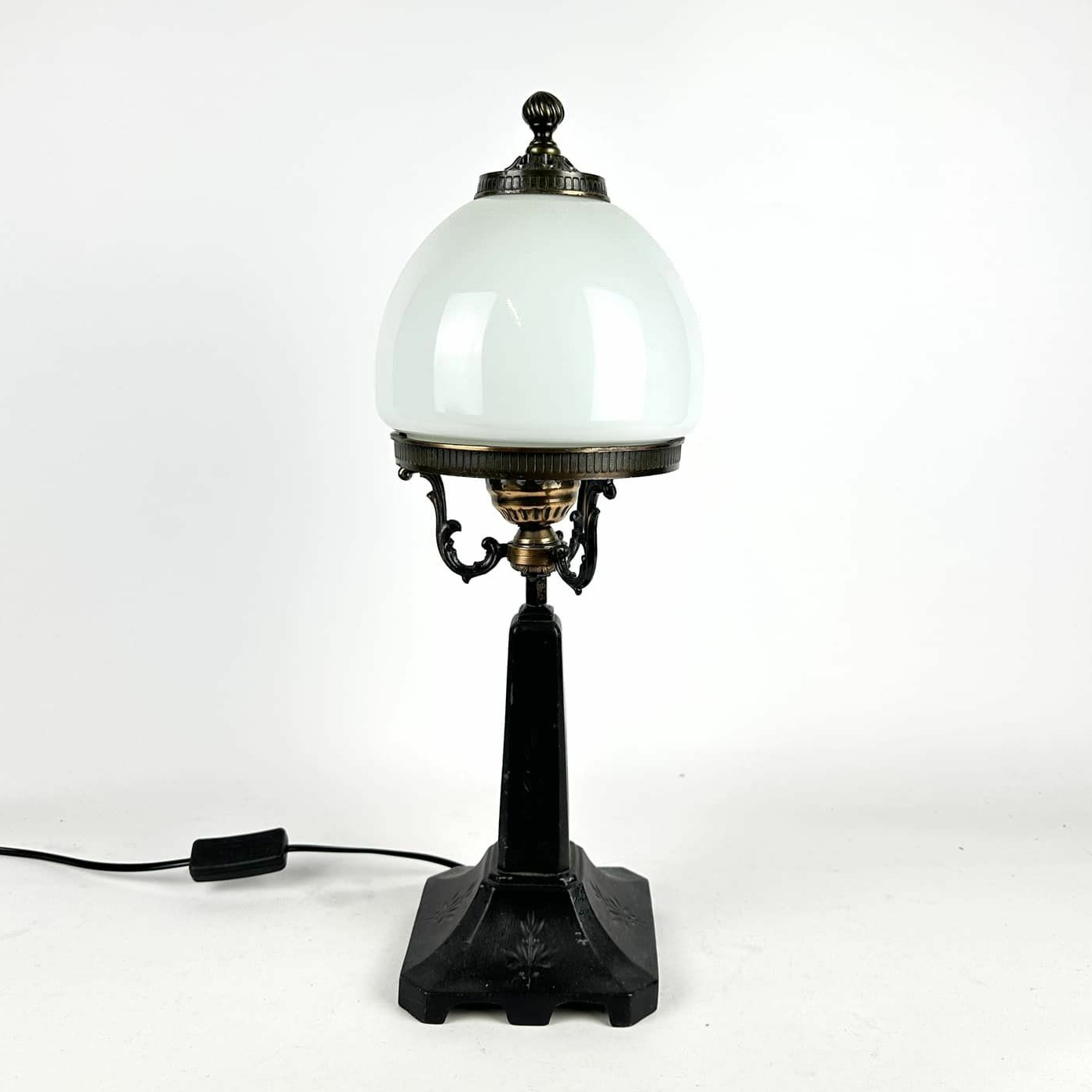 Лампа настільна зі скляним плафоном вінтаж LT-284