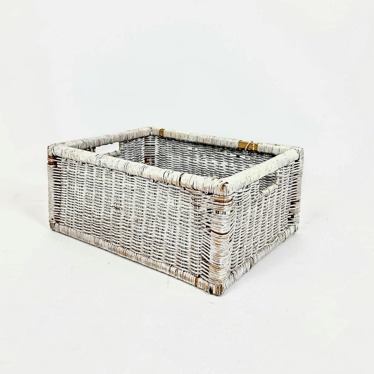 Кошик прямокутний з ручками ротанг білий з потертостями BA-164