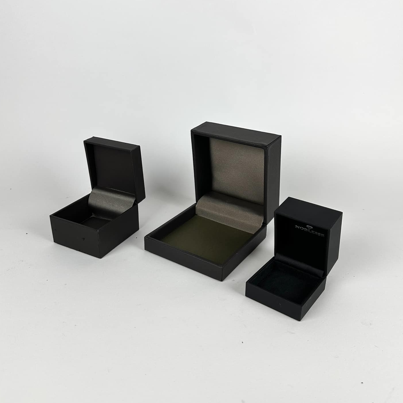 Коробка для годинника/прикрас чорна BX-132