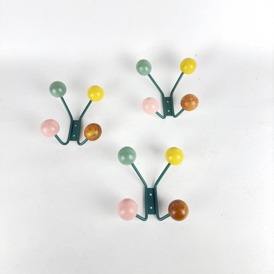 Вішак для одягу на 4 гачки зелений з кольоровими кульками метал/дерево