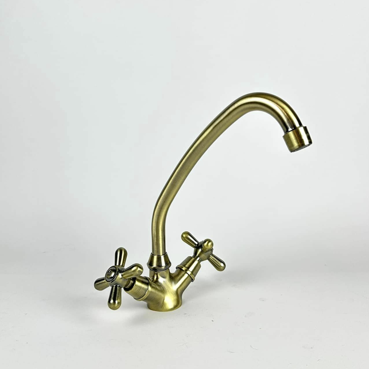 Змішувач темне золото 7