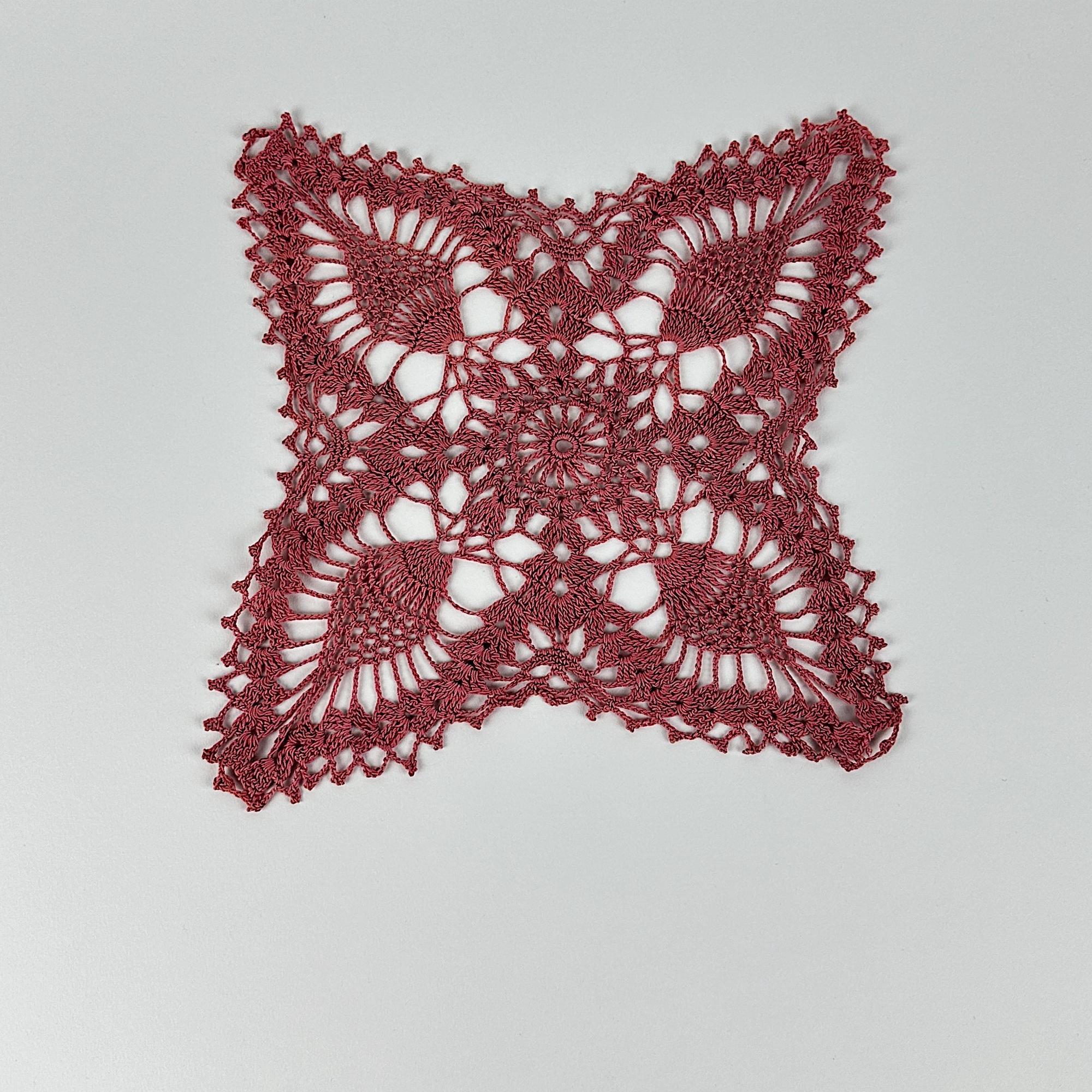 Серветка квадратна рожева плетена гачком TT-209