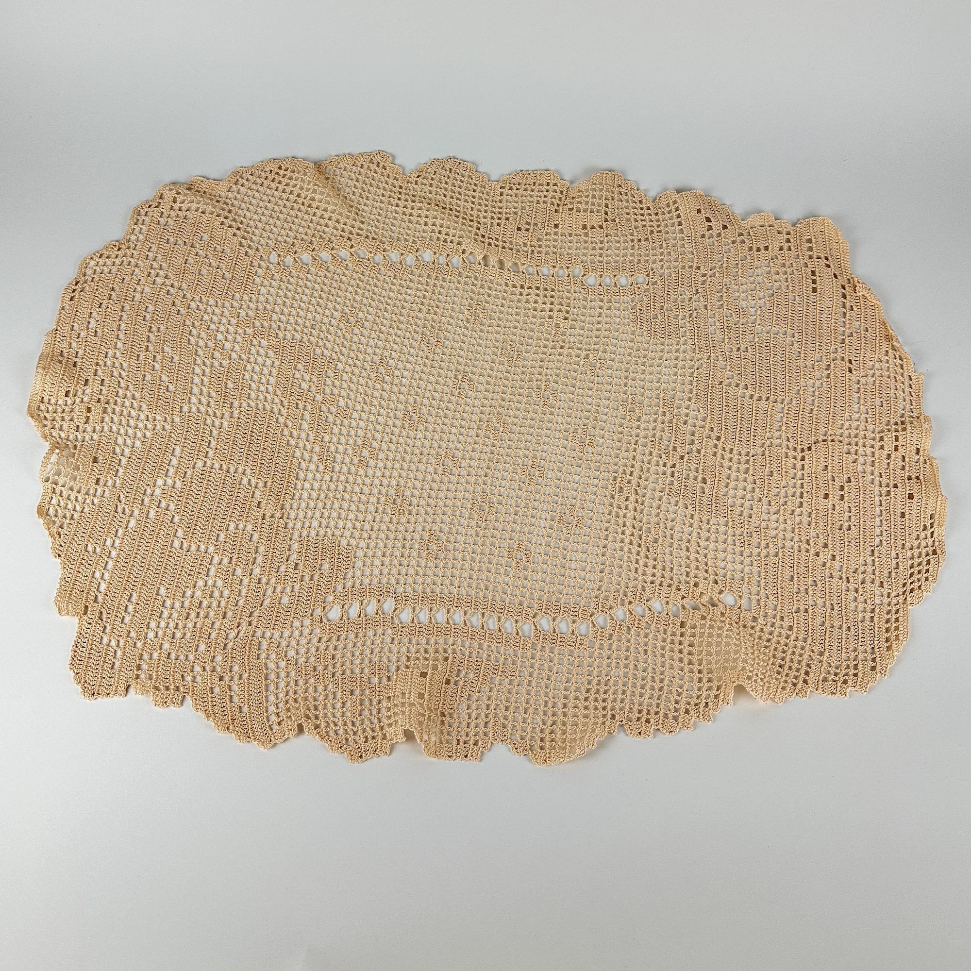 Серветка овальна беж плетена гачком вінтаж TT-214